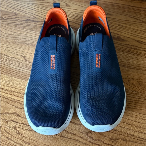 Skechers go walk men’s size 11 slip on sneakers - Picture 2 of 9